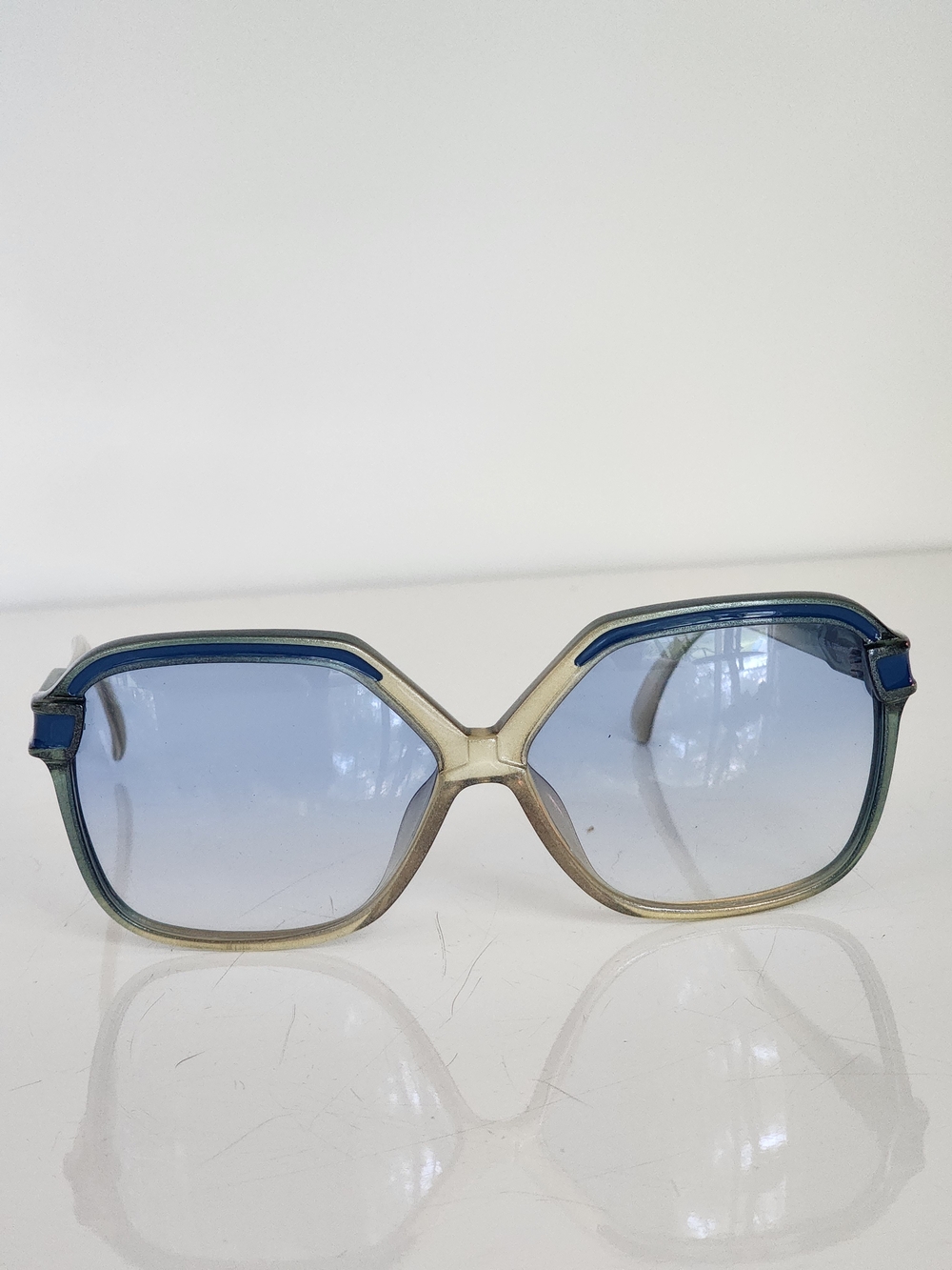 CHRISTIAN DIOR Vintage Oversized Gradient Blue Lenses Translucent Gold Frame - Picture 3 of 9